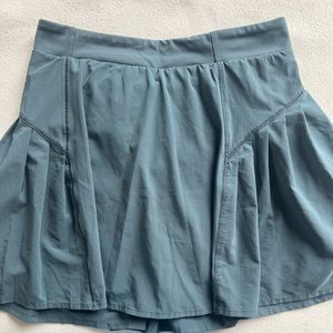 Spanx pleated 14” Get Moving athletic skort, size XS.